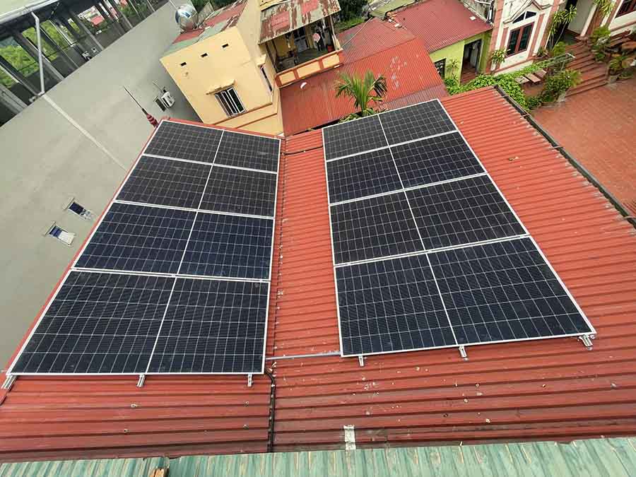 Công trình điện mặt trời thực tế sử dụng inverter Deye – hiệu quả và thẩm mỹ cao.