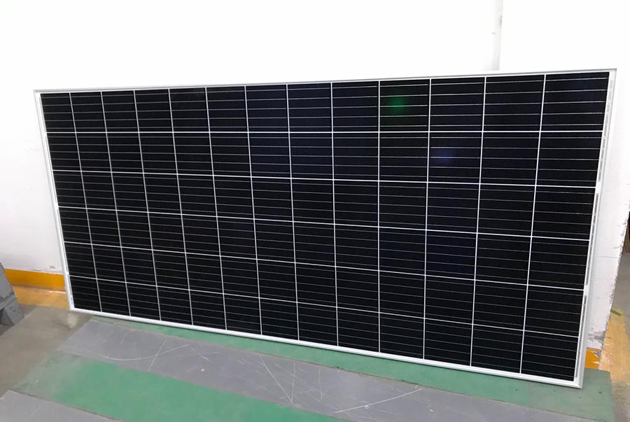 Tấm pin Canadian Solar hiệu suất cao, bảo hành 25 năm