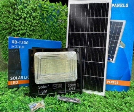 ĐÈN PHA BÁO PIN NĂNG LƯỢNG MẶT TRỜI BP300W