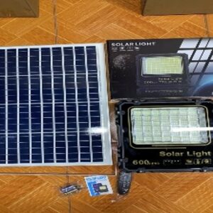 ĐÈN PHA VUÔNG NĂNG LƯỢNG MẶT TRỜI 600W