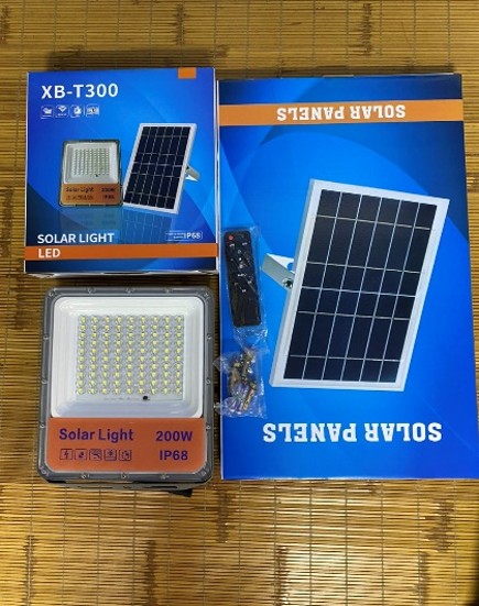 ĐÈN PHA BÁO PIN NĂNG LƯỢNG MẶT TRỜI 200W MẮT NGỌC