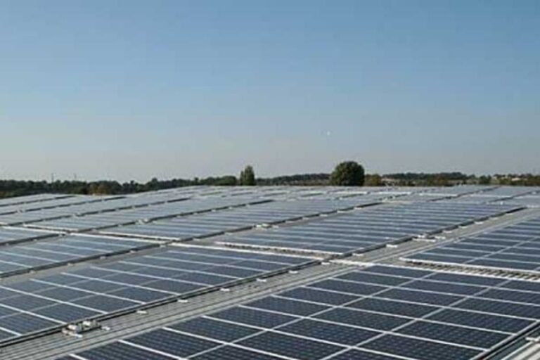 Review tấm pin mặt trời JA Solar 2025