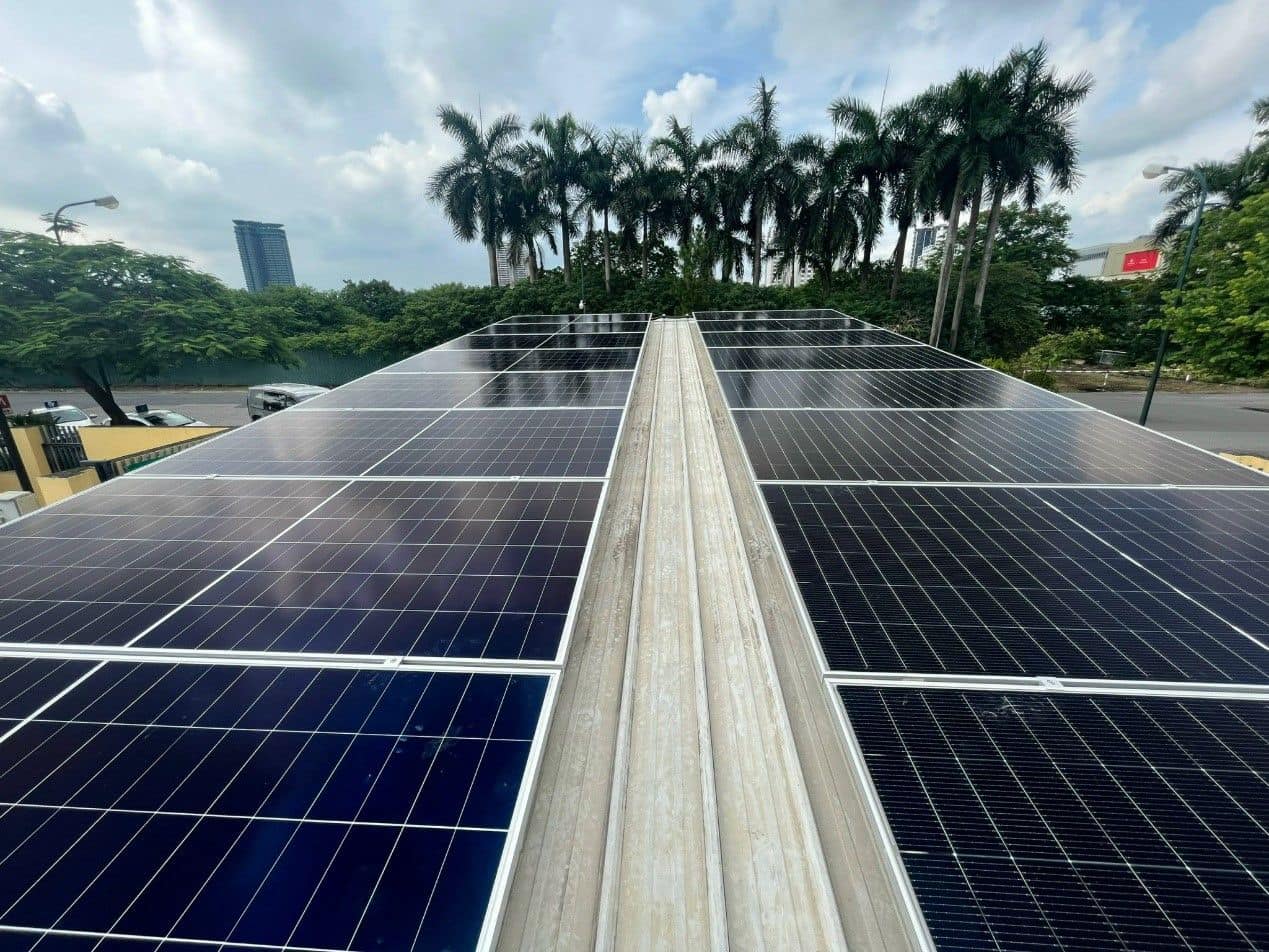 Hệ thống điện mặt trời 25kW lắp đặt tại xưởng sản xuất giúp tiết kiệm chi phí điện năng